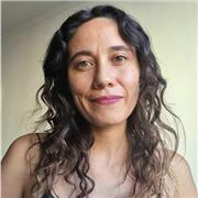 Hablante nativa de español. Con un grado en educación y con experiencia en la enseñanza de la lecto-escritura en niños y niñas.